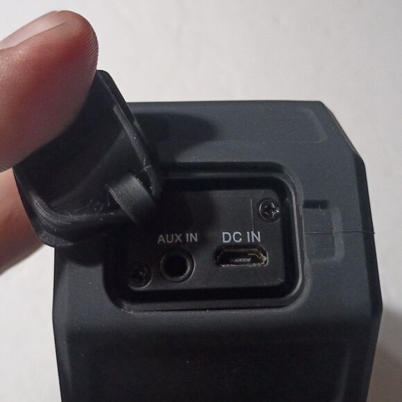 Altec Lansing Jacket H20 4 Black Portable Rugged Floating Bluetooth Speaker - Picture 11 of 12